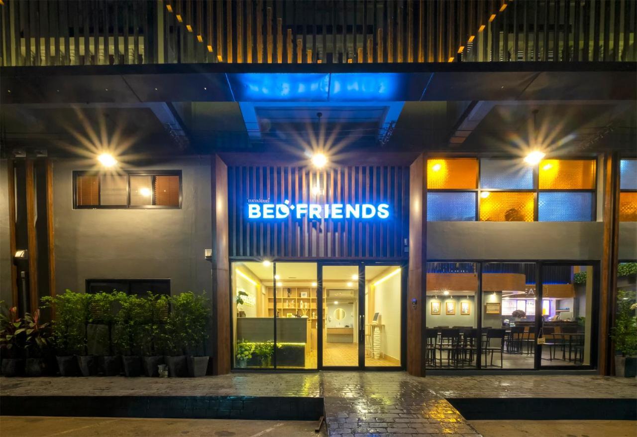 Bed Friends Poshtel Vandrarhem Chiang Rai Exteriör bild
